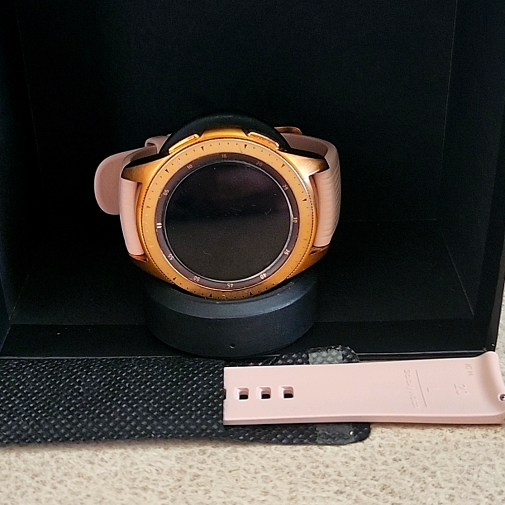 Galaxy watch 42mm rose gold with charger,box and bigger wrist band